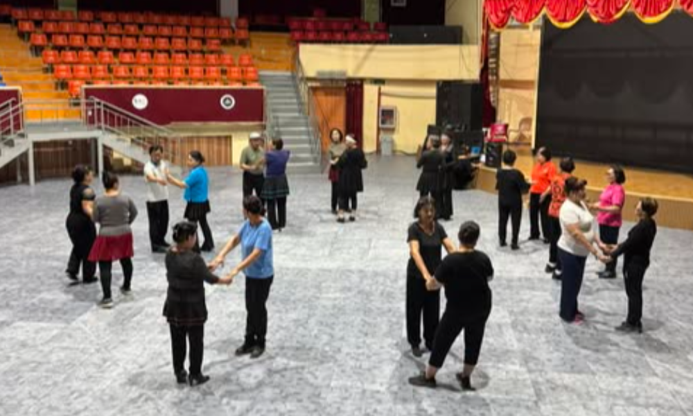 “Цуурай” эрүүл мэндийн шугаман бүжгийн клуб 7 хоногт 6 удаа өглөө 08:00-10:00 хүртэл хичээлээж байна. Багш:96261259